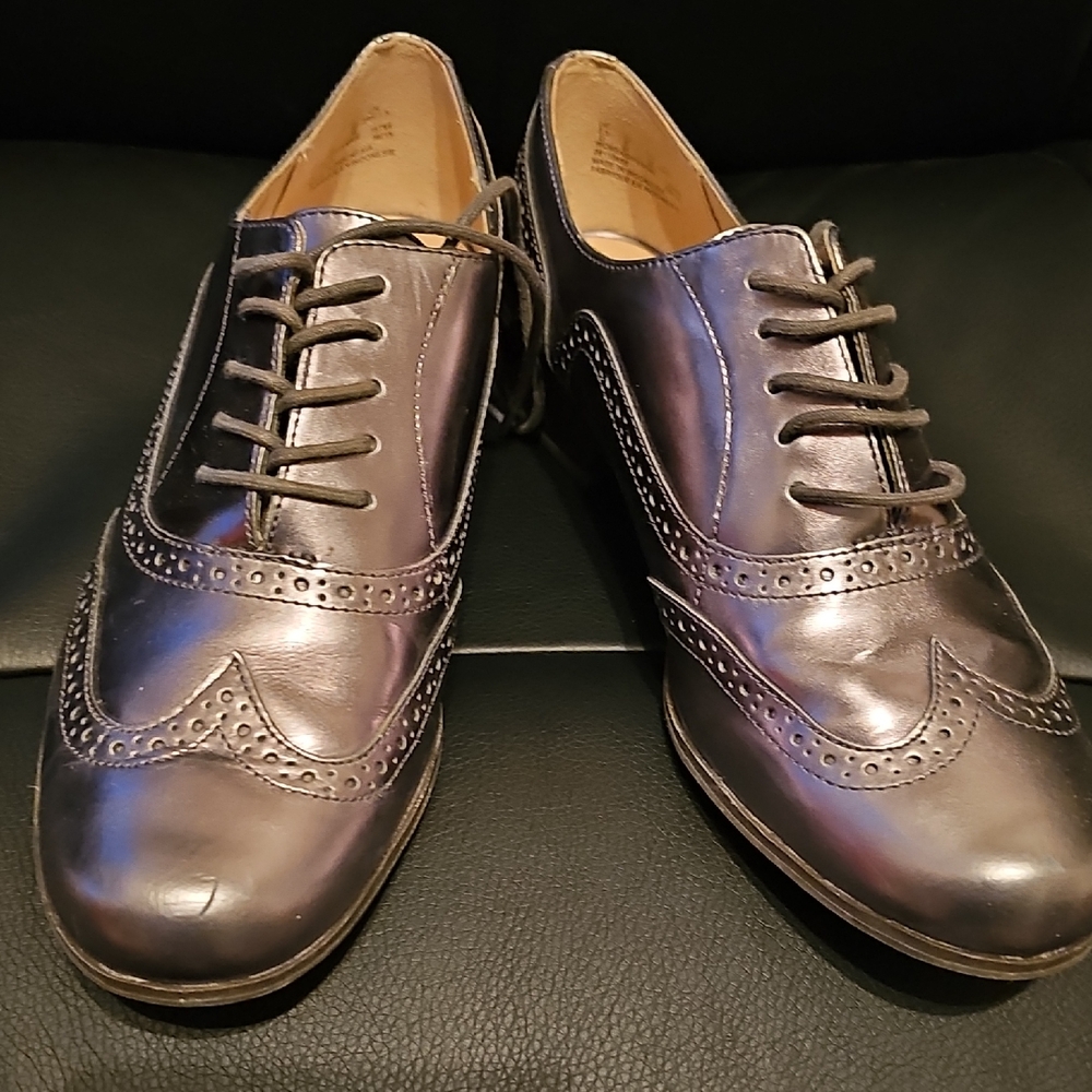 Clarks Women's Silver Oxford Shoes EUC